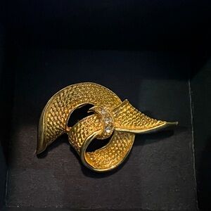 Vintage Art Nouveau Golden Spiral Twist Brooch